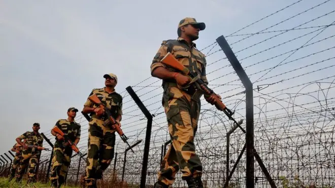 সীমান্তে টহলরত ভারতীয় সীমান্তরক্ষী বাহিনীর (বিএসএফ)।