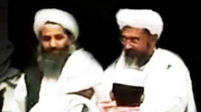 عبدالحکیم حقانی، قاضی‌القضات طالبان در کنار هبت‌الله آخوندزاده، رهبر طالبان