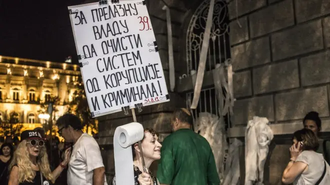 Borba protiv korupcije čest je zahtev sa protesta, ali ne samo poslednjih već i decenijama unazad