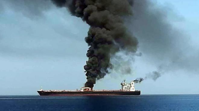 Один из танкеров, предположительно атакованный у берегов Омана