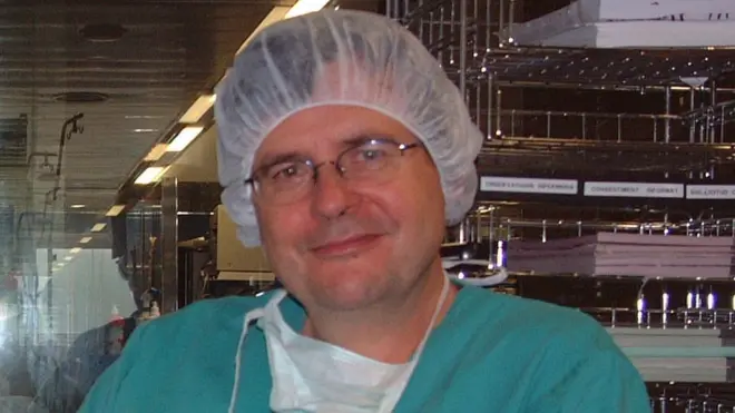 El médico Sitges-Serra escribió el libro "Si puede, no vaya al médico".