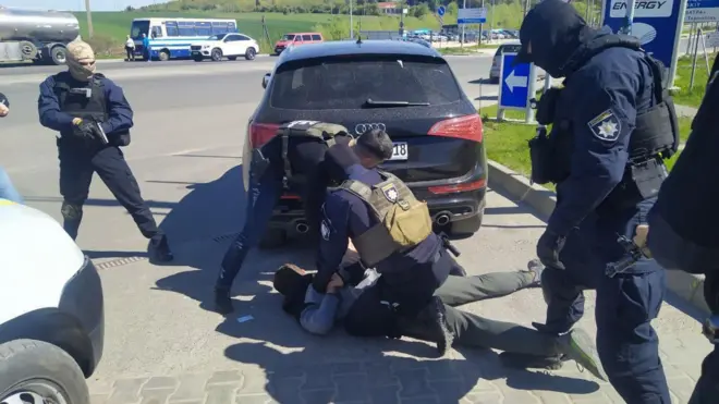 Затримання волонтера Андрія Козака в Тернополі. Він підозрюється в розкраданні благодійних внесків і гумдопомоги