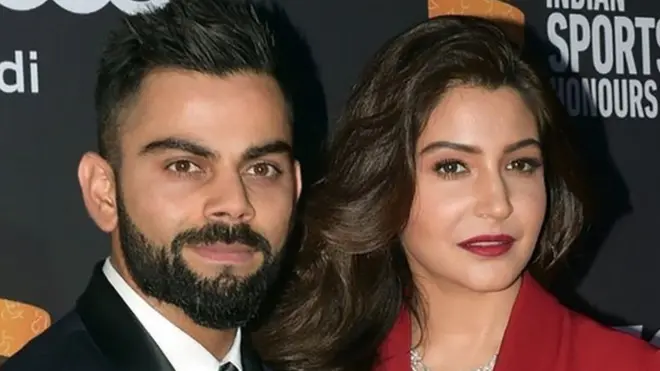 شادی سے قبل انوشکا شرما جب میچ دیکھنے جاتی تھیں اور کوہلی کم سکور پر آؤٹ ہو جاتے تو مداح اس کے لیے انوشکا شرما کو ذمہ دار قرار دیتے تھے