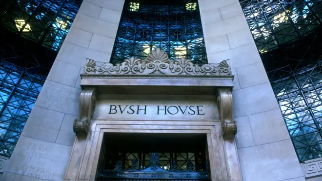 Более 70 лет, до 2012 года, Всемирная служба Би-би-си находилась в Буш-хаусе