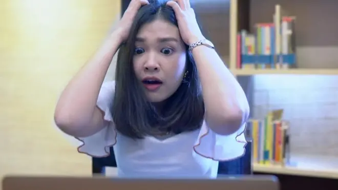 أجرى بعض العلماء ابحاث على ذباب الفاكهة أكد أن الضوء المنبعث من الشاشات المختلفة يعجل من التقدم في السن.