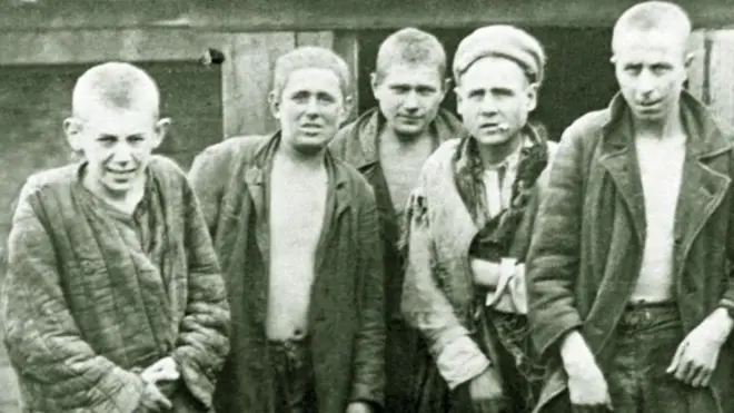 Безпритульні, 1932 рік. Отакої публіки найбільше боялися люди в безкінечній черзі за хлібом.