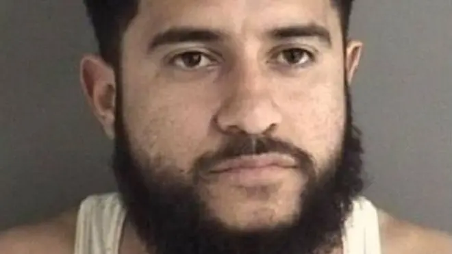 اعترف مارتنيز أمام الصحفيين بحرق العلم