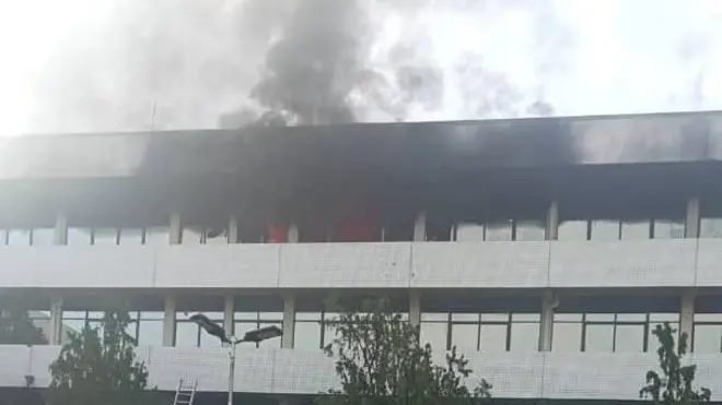 Supreme Court building as e dey burn