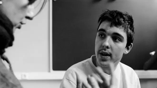 Илья с педагогом Центра "Турмалин" во время занятия