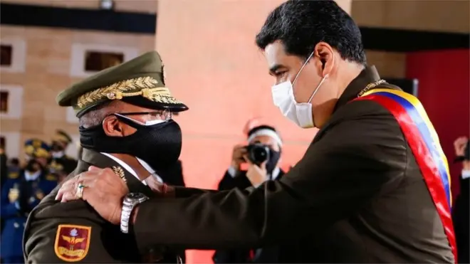 Maduro y el ministro del Interior, Néstor Reverol, en la imagen, están entre los dirigentes señalados.