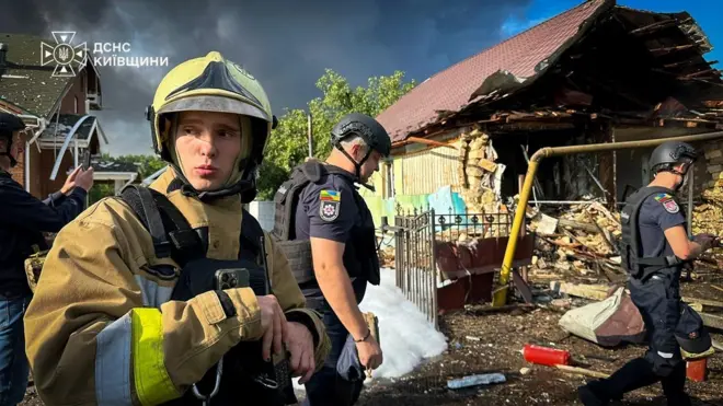 рятувальники на місті влучання