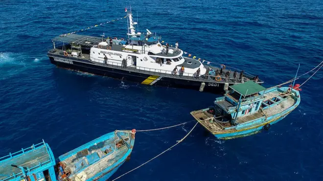 Indonesia đã nhiều lần bắt giữ, đánh chìm tàu cá Việt Nam bị cho là vào đánh bắt cá bất hợp pháp trong vùng biển nước này