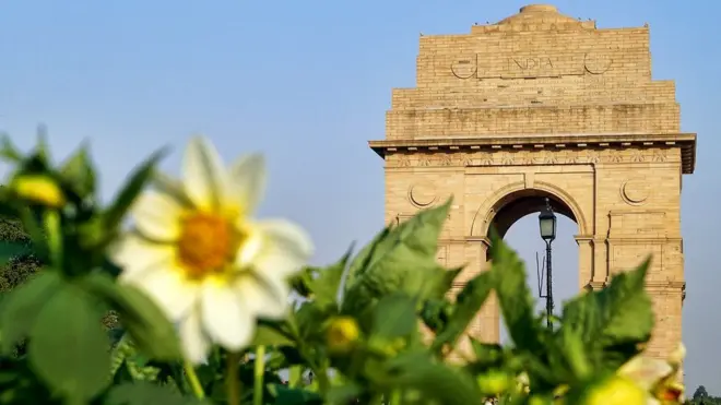 మొదటి ప్రపంచయుద్ధంలో మరణించిన భారతీయ సైనికుల సంస్మరణార్థం దిల్లీలో నిర్మించిన ఇండియా గేట్