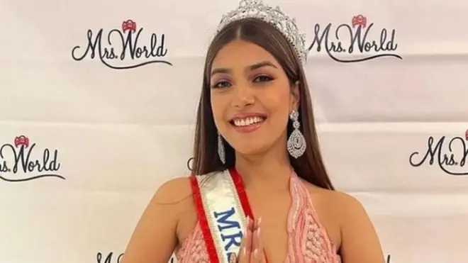 Gabadhan ayaa u dhalatay Hindiya