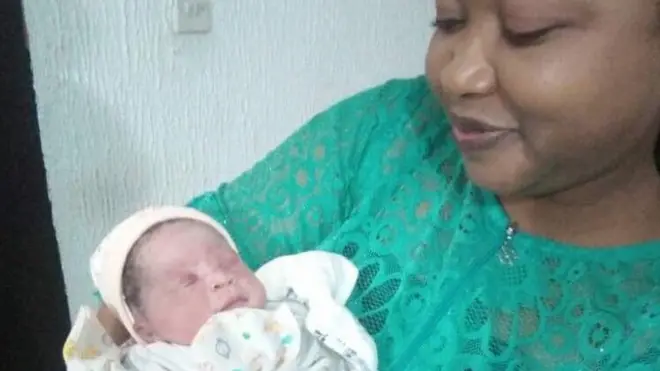 Ụmụnwaanyị na-anọbu ezumike ọmụgwọ ọnwa atọ