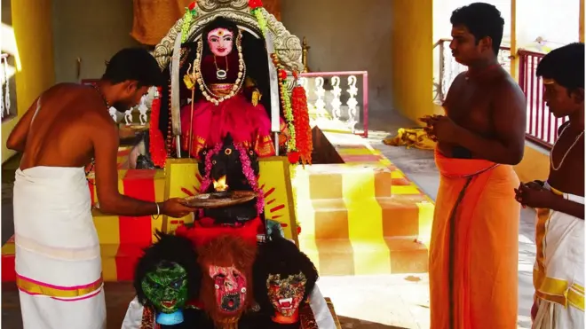 تمثال الهة كورونا