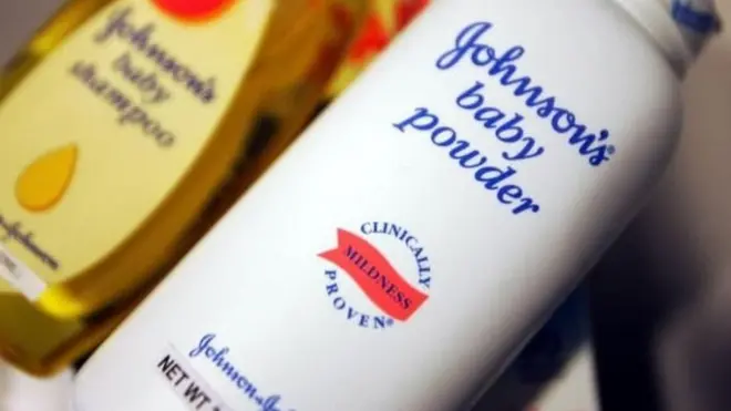 جونسون آند جونسون تقول إنها تواصل دافاعها عن مساحيق تالك للأطفال