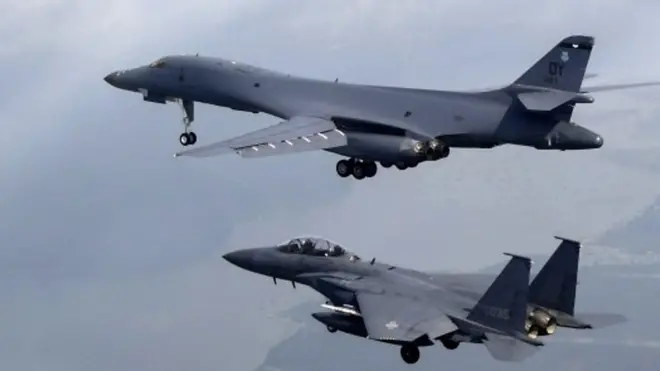 "قاذفة قنابل" أمريكية تحلق فوق شبه الجزيرة الكورية