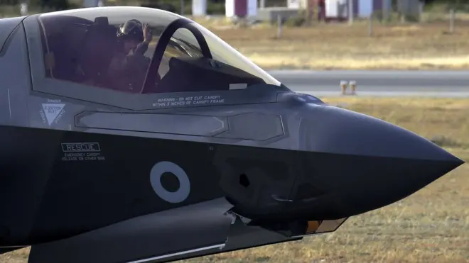 英国新型的F-35B闪电II隐形战斗机首次参加打击"伊斯兰国"组织的实战。