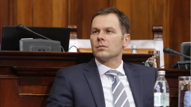 Од Малог се тражи оставка након што је његов докторат оцењен као плагијат