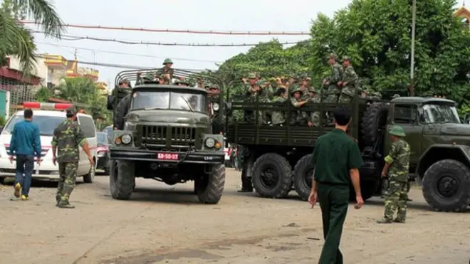 Lực lượng quân đội tham gia cứu hộ, khắc phục hậu quả vụ nổ tại khu vực sản xuất pháo hoa, Nhà máy Z121 tại Phú Thọ, thuộc Tổng cục Công nghiệp Quốc phòng, khiến 26 người thiệt mạng ngày 12/10/2013 