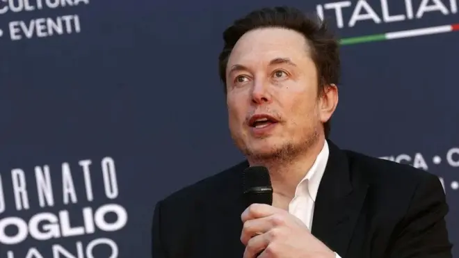 إيلون ماسك.