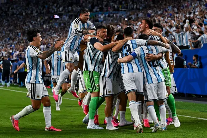 Jogadores da Argentina comemorando