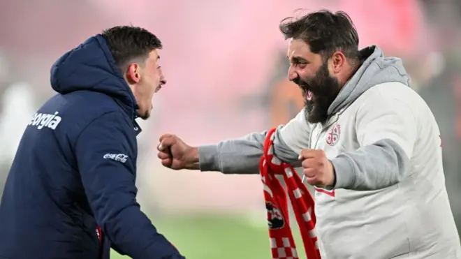 Футболист и фанат