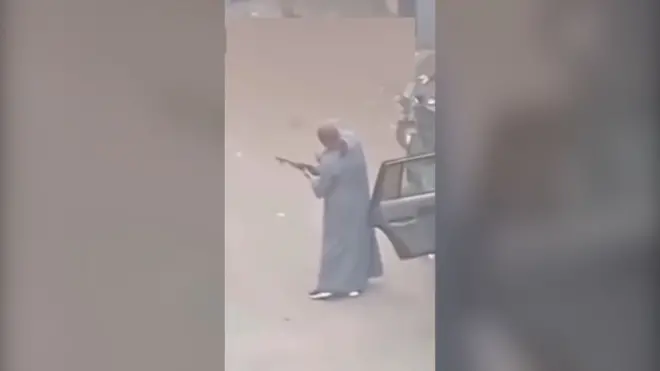 صورة لمنفذ الهجوم من الخلف