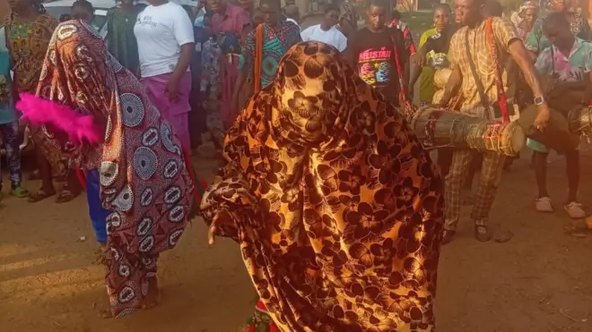 Àwọn eégún tó ń jó