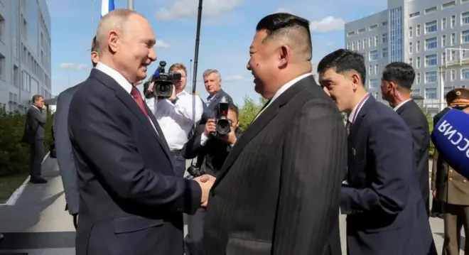 रूसी राष्ट्रपति व्लादिमीर पुतिन और उत्तर कोरिया के नेता किम जोंग उन