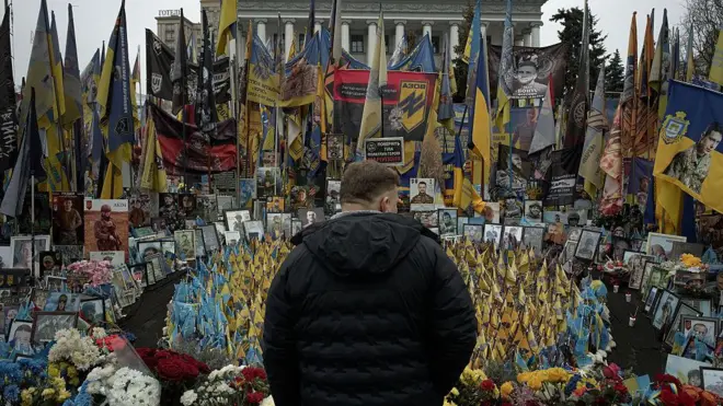 Стихійний меморіал на Майдані