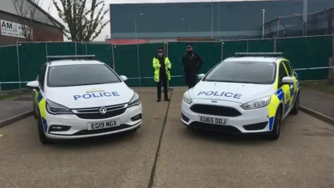 लंदन में गाड़ी में 39 लाशें बरामद