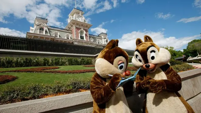 หากคุณยังอยากรู้ว่าเพลงนี้ติดหูอย่างไร ลองหามาฟังในเวอร์ชั่นที่เปิดวนสัก 100 ครั้ง