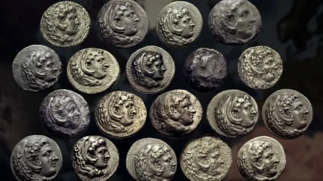 सन् २०१७ को वसन्तदेखि विश्वभरिका लिलामीकेन्द्रबाट अलेक्जेन्डरका सिक्काहरू बेचिएका छन्