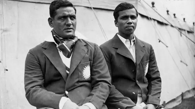 आमिर इलाही (बाएं)