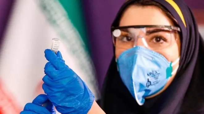 تسجّل إيران في الأيام الأخيرة ارتفاعاً قياسياً في عدد الإصابات بفيروس كورونا، فقد سجّلت يوم الأربعاء أكثر من 20 ألف إصابة، وبالتالي يقترب العدد الإجمالي للإصابات منذ بداية تفشي ا