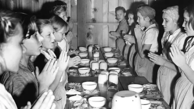 Niñas en la pequeña Polonia