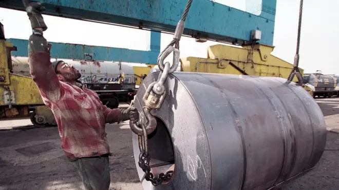 يرى منتقدون أن خطة ترامب قد تضر بالوظائف في قطاع صناعة الصلب بالولايات المتحدة