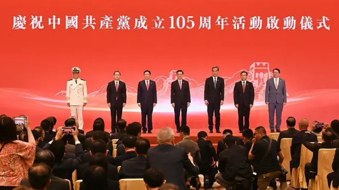 庆祝中国共产党成立105周年活动啓动仪式,图示(左起)中国人民解放军驻香港部队政治委员赖如鑫海军少将、中央人民政府驻香港特别行政区维护国家安全公署署长董经纬、中央人民政府驻香港特别行政区联络办公室主任周霁、行政长官李家超、全国政协副主席梁振英、中华人民共和国外交部驻香港特别行政区特派员公署特派员崔建春和政务司司长陈国基在活动合照。