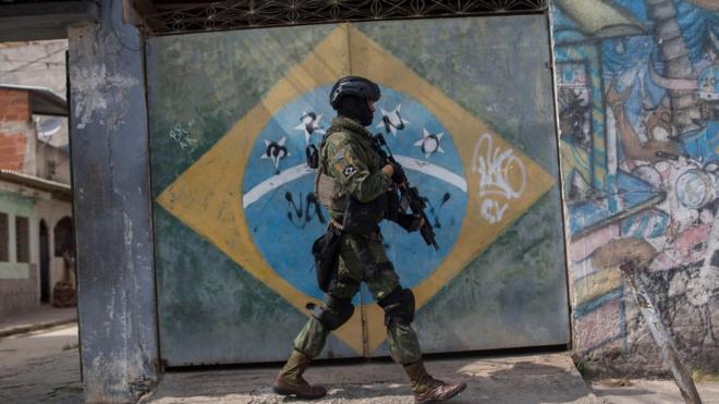 Soldado do Exércitosites de apostas futebol onlinefavela do Rio