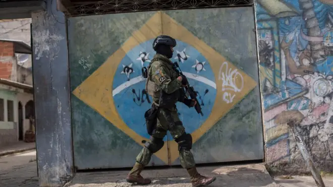 Soldado do Exércitobrabet cpmfavela do Rio