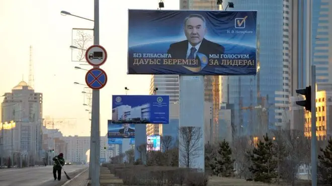 Назарбаев постсоветтик мейкиндиктеги өлкөлөрдүн башчыларынын ичинде эң узак бийликте турган президент болуп эсептелет