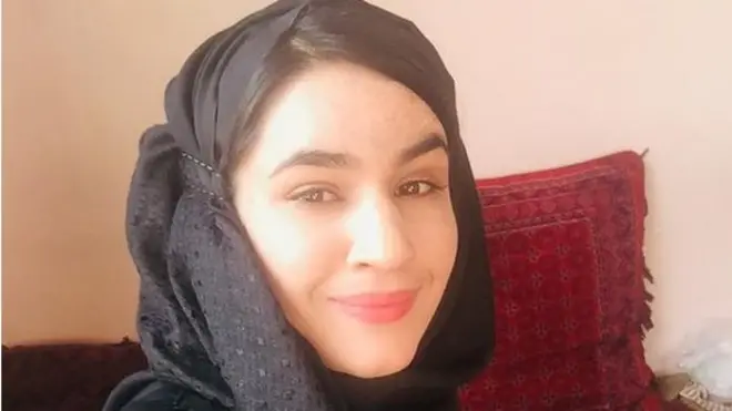 "මම කාන්තාවක් මෙන්ම ගායිකාවක් වන නිසා මට රට හැර යාමට සිදු වුණා."