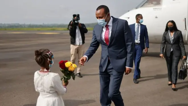 PM Abiy Ahmed mendapat sambutan setiba di bandara.