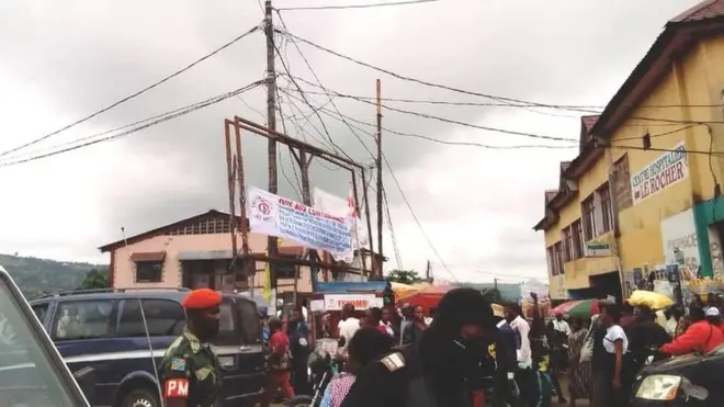 High-voltage cable break and fall ontop houses and pipo wey dey shop