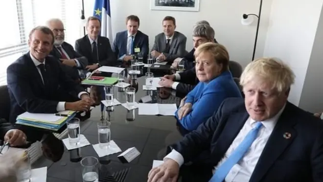 بوريس جونسون وانجيلا ميركل وايمانويل ماكرون في مقر الأمم المتحدة