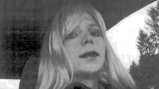 حاولت تشيلسي مانينغ الانتحار مرتين العام الماضي في السجن العسكري الخاص بالرجال الذي تقضي فيه عقوبتها