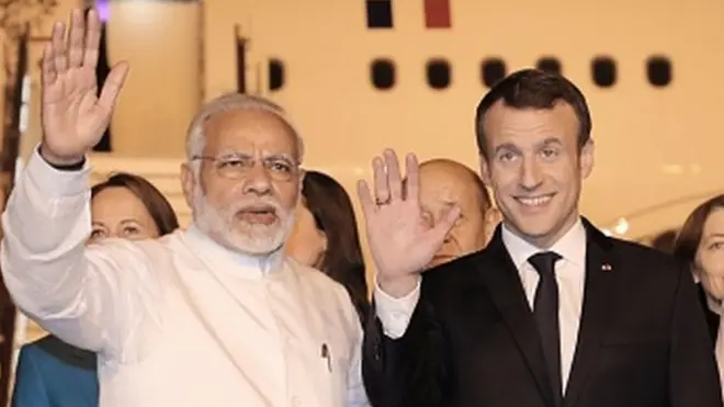 મોદી અને મૈંક્રૉંની તસવીર