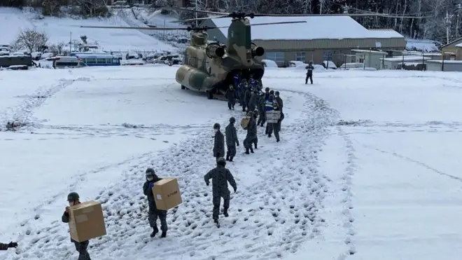 被災地には自衛隊などが支援物資を届けている（8日、石川県輪島市）